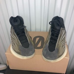 Yeezy quantum size 12.5